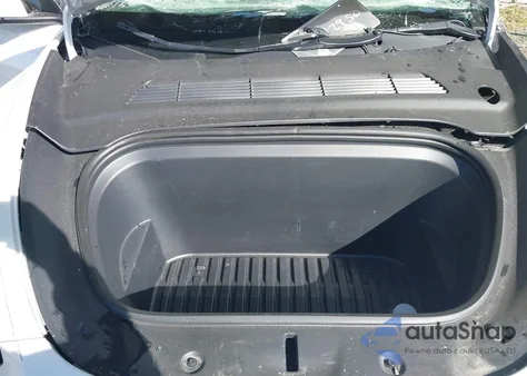 2023 Tesla Model Y Awd/Long Range Dual Motor All-Wheel Drive z USA, uszkodzony, nr VIN 7SAYGDEE7PF699670